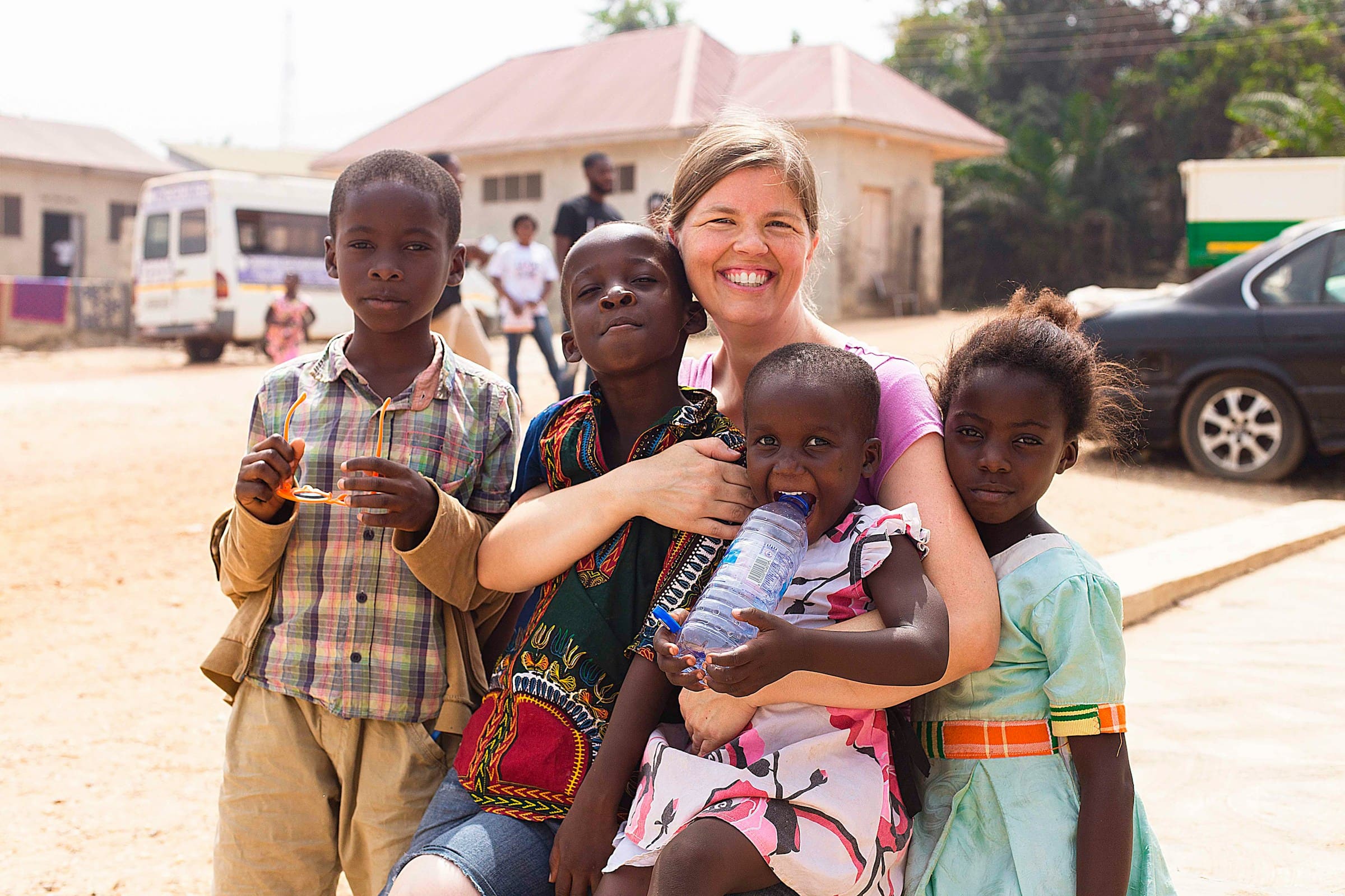 Bénévole enfants africains