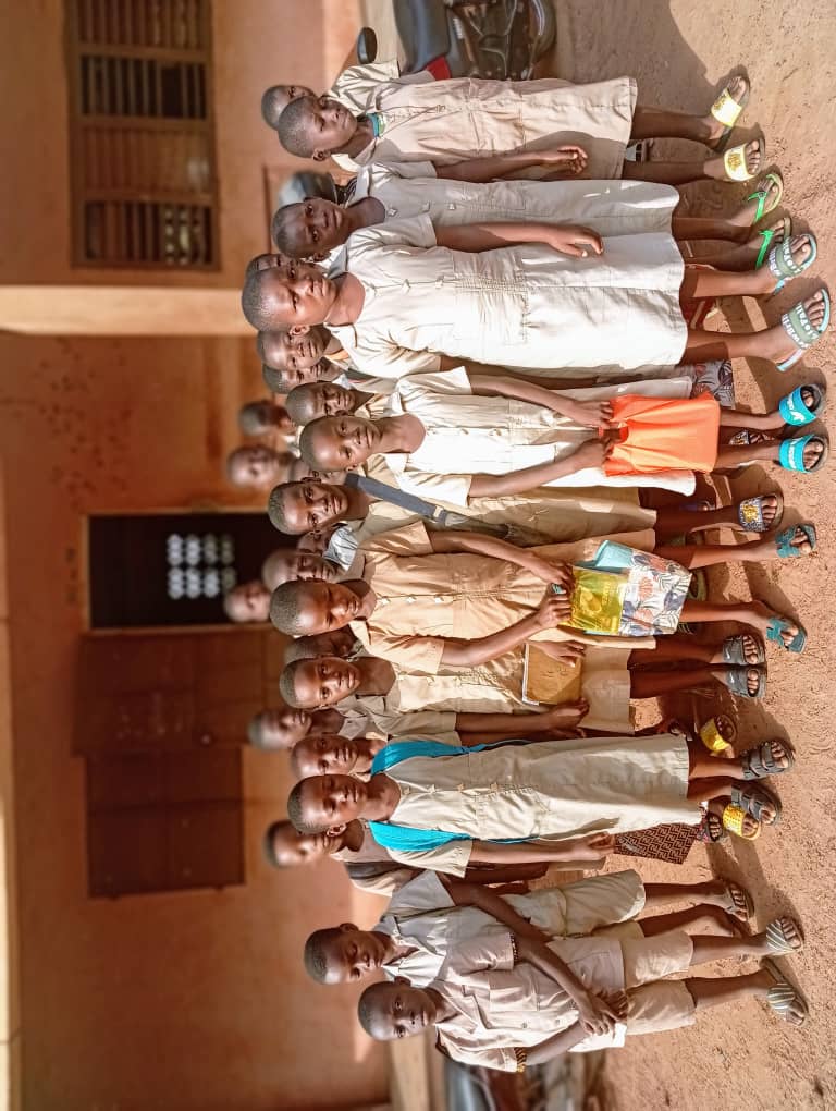 Elèves collège enseignement général Dassa